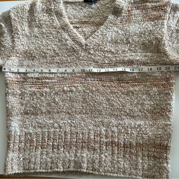 J. Crew V-Neck Beige Space Dye Knit Sweater Size Medium Wool Alp… - Picture 6 of 13